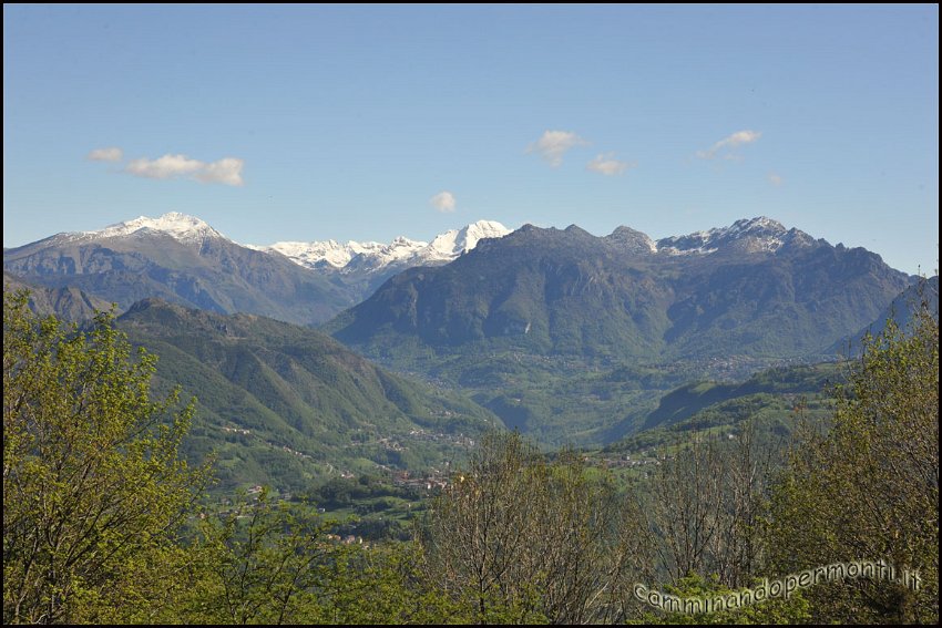 11 Panorama verso la Val Serina.JPG